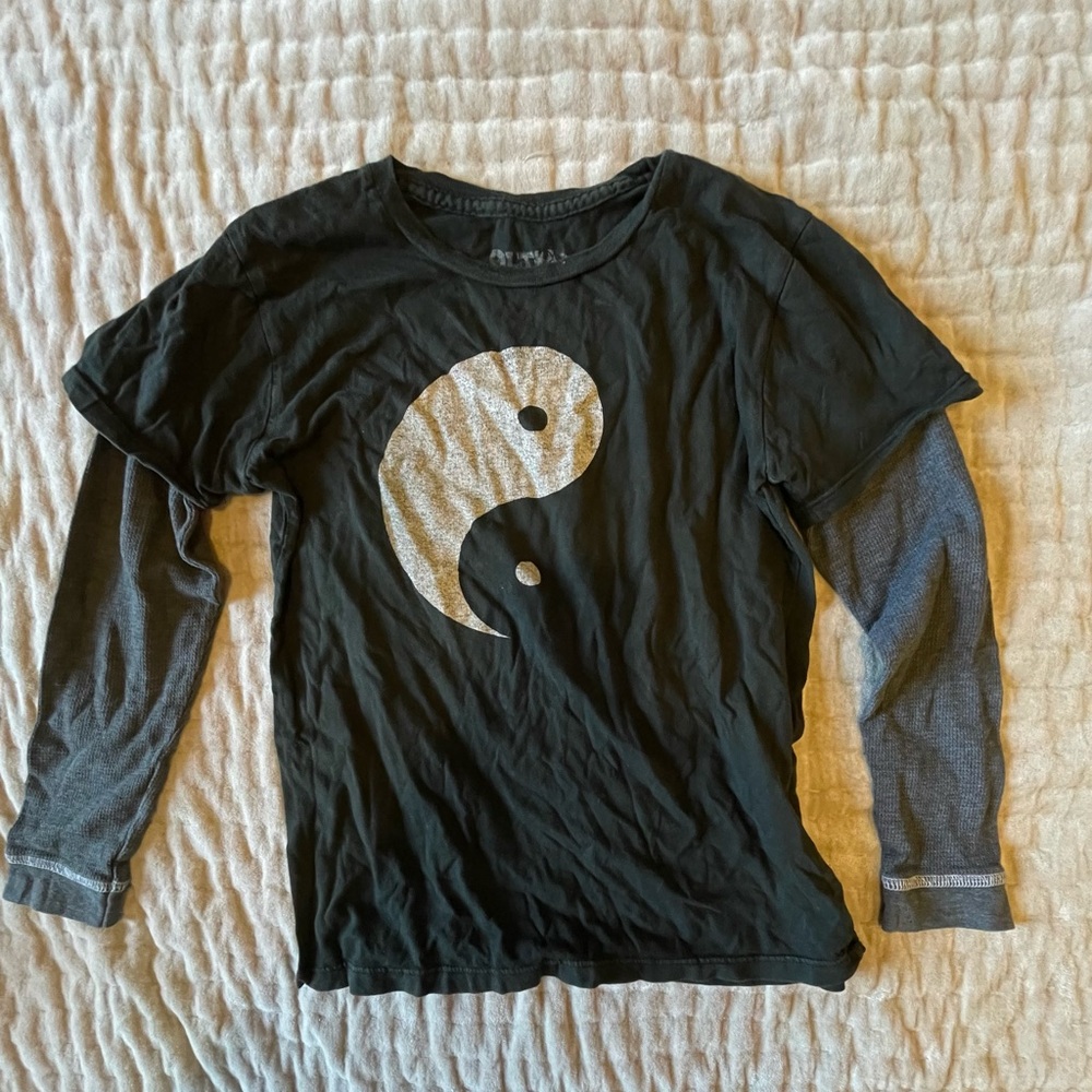 ALTRU Cool Zen Yin Yang Layered Tee w/ Thermal Sleeves Unisex Kids Shirt Vintage